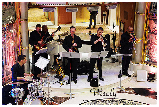 【旅行】日本沖繩。巨匠旅遊：藍寶石公主遊輪_Day02＠國際通一日遊～沖繩限定明信片、星巴克沖繩杯、鹽屋冰淇淋、牧志公設市場採購、大眾酒場立足屋、守禮堂(除魔獅子/風獅爺)、まんまる商店(沖繩鄉土料理居酒屋)、御菓子御殿