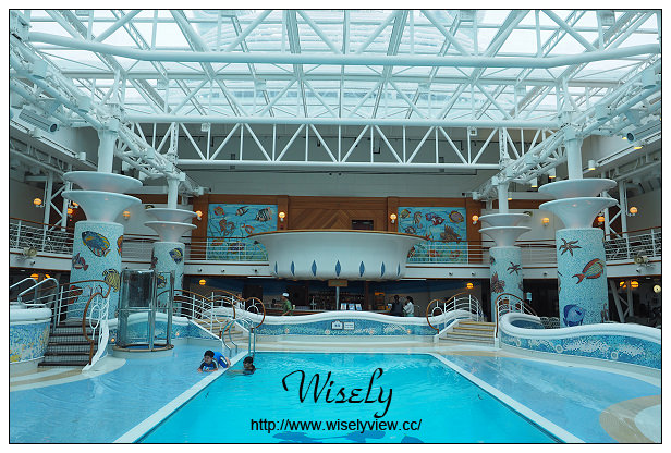 【旅行】日本沖繩。巨匠旅遊：藍寶石公主遊輪_Day03＠若狹港岸AEON(24小時超市)採購、龍蝦燒烤吧、船首船尾泳池景觀隨拍、50週年紀念特餐、香檳瀑布儀式、SABATINIS義式料理套餐、船頂迪斯可舞廳、免稅購物心得分享