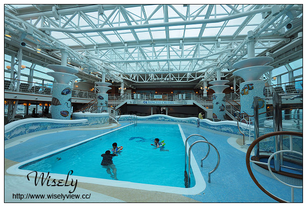 【旅行】日本沖繩。巨匠旅遊：藍寶石公主遊輪_Day03＠若狹港岸AEON(24小時超市)採購、龍蝦燒烤吧、船首船尾泳池景觀隨拍、50週年紀念特餐、香檳瀑布儀式、SABATINIS義式料理套餐、船頂迪斯可舞廳、免稅購物心得分享