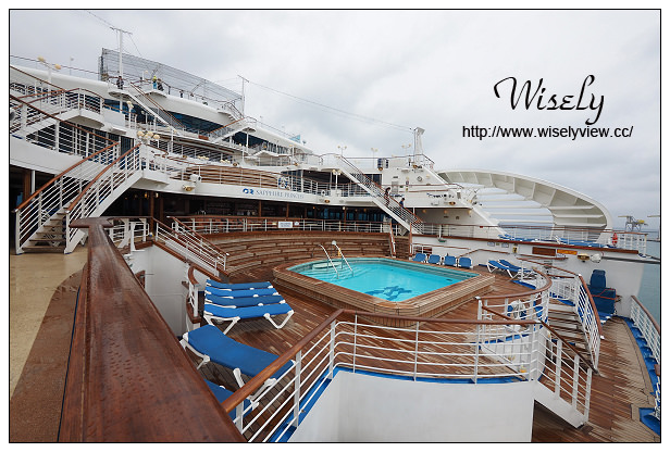【旅行】日本沖繩。巨匠旅遊：藍寶石公主遊輪_Day03＠若狹港岸AEON(24小時超市)採購、龍蝦燒烤吧、船首船尾泳池景觀隨拍、50週年紀念特餐、香檳瀑布儀式、SABATINIS義式料理套餐、船頂迪斯可舞廳、免稅購物心得分享