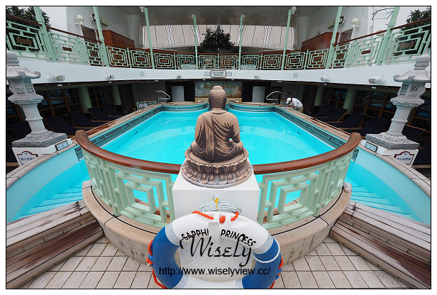 【旅行】日本沖繩。巨匠旅遊：藍寶石公主遊輪_Day03＠若狹港岸AEON(24小時超市)採購、龍蝦燒烤吧、船首船尾泳池景觀隨拍、50週年紀念特餐、香檳瀑布儀式、SABATINIS義式料理套餐、船頂迪斯可舞廳、免稅購物心得分享