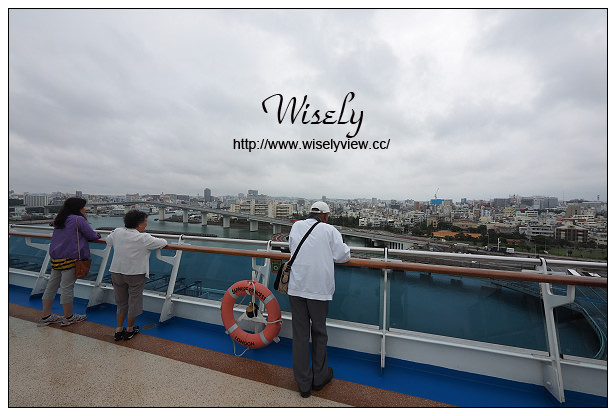 【旅行】日本沖繩。巨匠旅遊：藍寶石公主遊輪_Day03＠若狹港岸AEON(24小時超市)採購、龍蝦燒烤吧、船首船尾泳池景觀隨拍、50週年紀念特餐、香檳瀑布儀式、SABATINIS義式料理套餐、船頂迪斯可舞廳、免稅購物心得分享