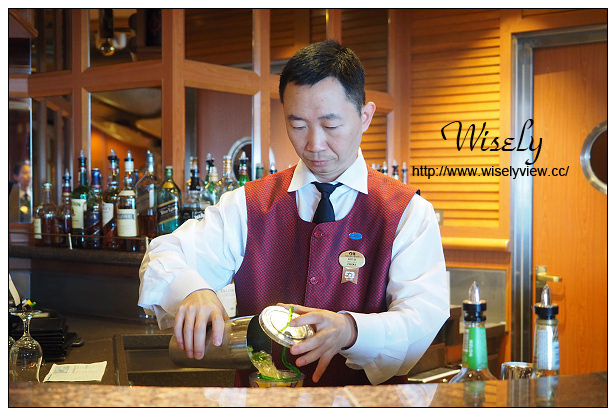 【旅行】日本沖繩。巨匠旅遊：藍寶石公主遊輪_Day03＠若狹港岸AEON(24小時超市)採購、龍蝦燒烤吧、船首船尾泳池景觀隨拍、50週年紀念特餐、香檳瀑布儀式、SABATINIS義式料理套餐、船頂迪斯可舞廳、免稅購物心得分享