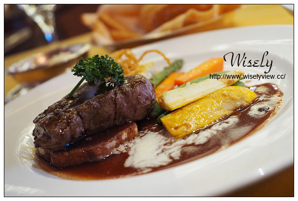 【旅行】日本沖繩。巨匠旅遊：藍寶石公主遊輪_Day03＠若狹港岸AEON(24小時超市)採購、龍蝦燒烤吧、船首船尾泳池景觀隨拍、50週年紀念特餐、香檳瀑布儀式、SABATINIS義式料理套餐、船頂迪斯可舞廳、免稅購物心得分享