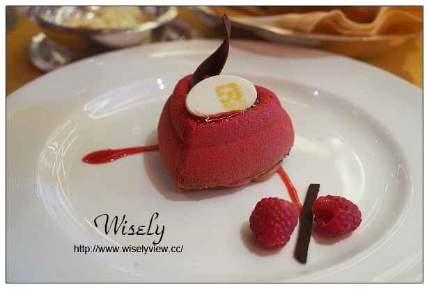 【旅行】日本沖繩。巨匠旅遊：藍寶石公主遊輪_Day03＠若狹港岸AEON(24小時超市)採購、龍蝦燒烤吧、船首船尾泳池景觀隨拍、50週年紀念特餐、香檳瀑布儀式、SABATINIS義式料理套餐、船頂迪斯可舞廳、免稅購物心得分享