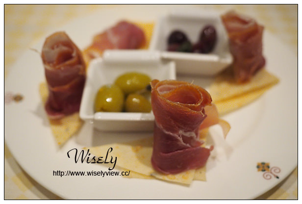 【旅行】日本沖繩。巨匠旅遊：藍寶石公主遊輪_Day03＠若狹港岸AEON(24小時超市)採購、龍蝦燒烤吧、船首船尾泳池景觀隨拍、50週年紀念特餐、香檳瀑布儀式、SABATINIS義式料理套餐、船頂迪斯可舞廳、免稅購物心得分享