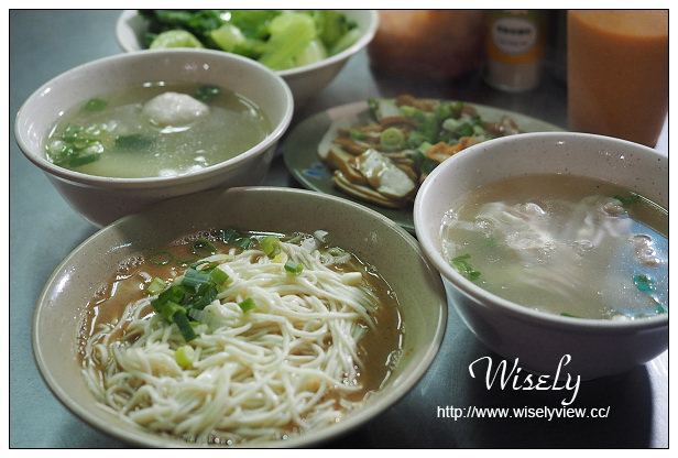 【食記】台北市。中正區：南機場夜市＠青綠洲鮮果汁、貴哥福州麵、古早味烤玉米、好吃炸雞