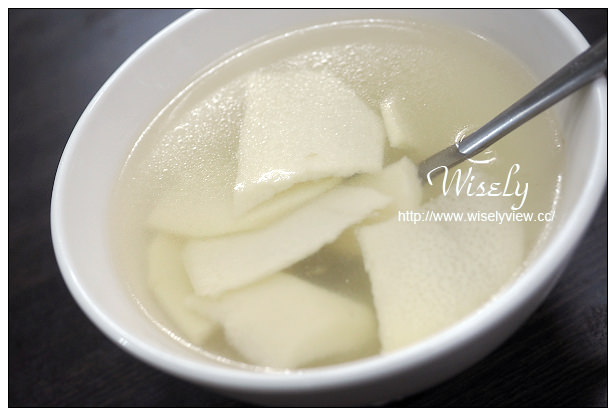 【食記】台北市。松山區：富錦街美食@餅王～捲餅蔥油餅博賣，牛腩飯也大推