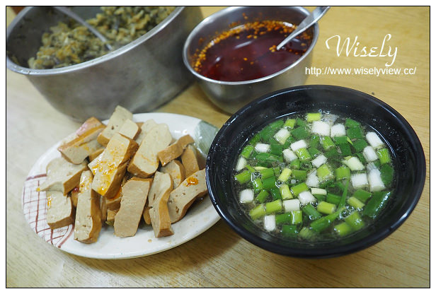 【食記】台北市。士林區：文化大學美食＠牛肉拌麵～懷念簡樸的蒜香古早味