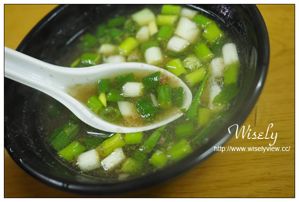 【食記】台北市。士林區：文化大學美食＠牛肉拌麵～懷念簡樸的蒜香古早味