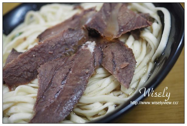 【食記】台北市。士林區：文化大學美食＠牛肉拌麵～懷念簡樸的蒜香古早味