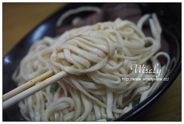 【食記】台北市。士林區：文化大學美食＠牛肉拌麵～懷念簡樸的蒜香古早味