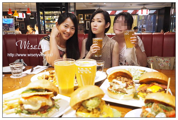 TGI FRIDAYS 星期五美式餐廳2015︱Burger Day漢堡日1+1加碼慶︱捷運西門站