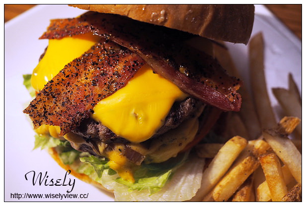 TGI FRIDAYS 星期五美式餐廳2015︱Burger Day漢堡日1+1加碼慶︱捷運西門站