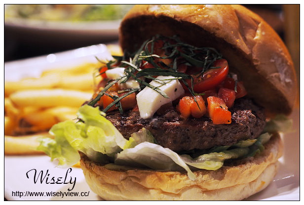 TGI FRIDAYS 星期五美式餐廳2015︱Burger Day漢堡日1+1加碼慶︱捷運西門站