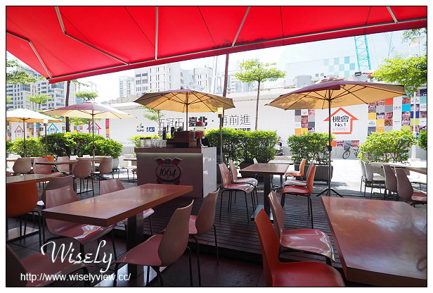 【食記】台北信義。捷運市政府站：信義威秀 LA CAFÉ＠美式酒吧餐廳，消磨時間的好地方