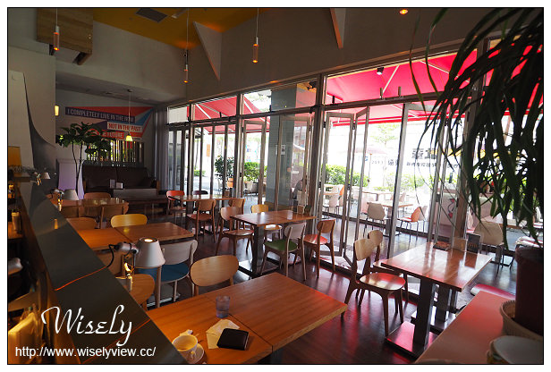 【食記】台北信義。捷運市政府站：信義威秀 LA CAFÉ＠美式酒吧餐廳，消磨時間的好地方