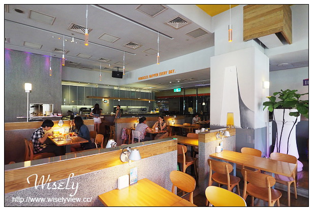 【食記】台北信義。捷運市政府站：信義威秀 LA CAFÉ＠美式酒吧餐廳，消磨時間的好地方