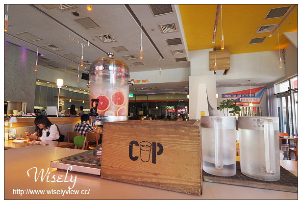 【食記】台北信義。捷運市政府站：信義威秀 LA CAFÉ＠美式酒吧餐廳，消磨時間的好地方