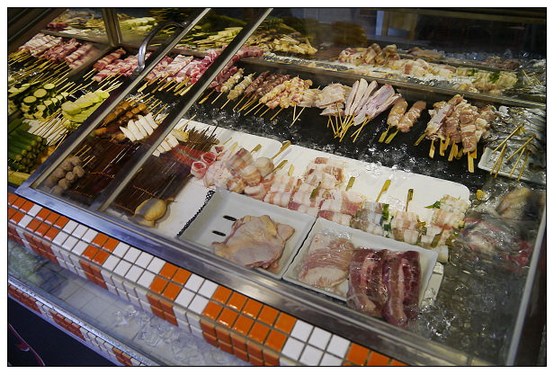 【食記】新北市。永和區：樂華夜市＠野人手作串燒～食材佳但CP值略低，捷運頂溪站美食