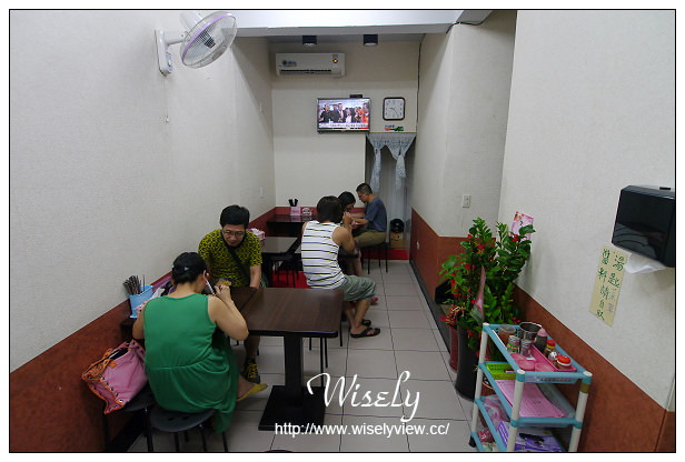 【食記】新北市。永和區：樂華夜市＠侯記米粉湯，平價多樣化黑白切小吃～捷運頂溪站美食