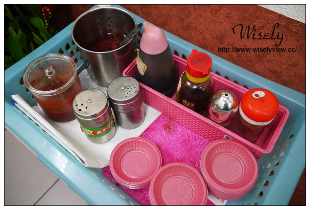 【食記】新北市。永和區：樂華夜市＠侯記米粉湯，平價多樣化黑白切小吃～捷運頂溪站美食