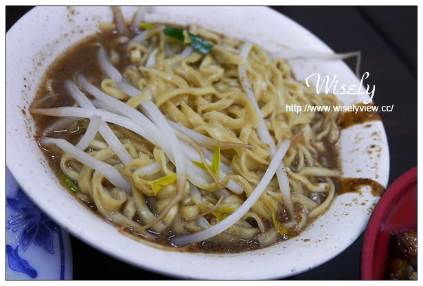 【食記】新北市。永和區：樂華夜市＠侯記米粉湯，平價多樣化黑白切小吃～捷運頂溪站美食