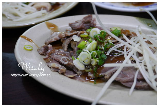 【食記】新北市。永和區：樂華夜市＠侯記米粉湯，平價多樣化黑白切小吃～捷運頂溪站美食