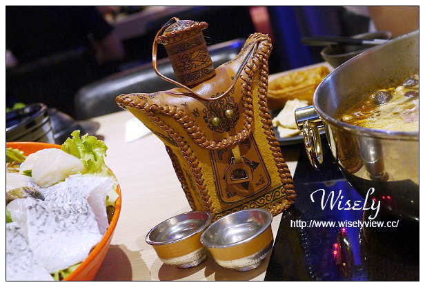 【食記】台北市。士林區：士林夜市＠草原風蒙古火鍋(二館)～單點湯頭香，捷運劍潭站美食