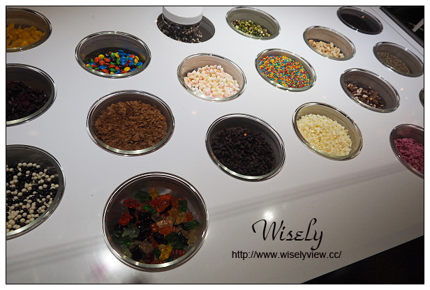 【食記】台北市。大安區：東區商圈@ChirleBrown查理布朗製菓(復興店)／C.C.KISS咖啡午茶，特色雪糕餐與下午茶～捷運忠孝復興站美食