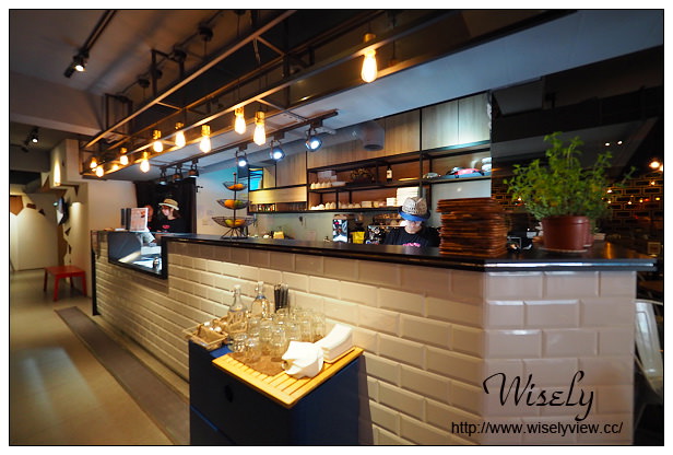 【食記】台北市。大安區：東區商圈@ChirleBrown查理布朗製菓(復興店)／C.C.KISS咖啡午茶，特色雪糕餐與下午茶～捷運忠孝復興站美食