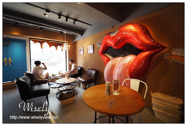 【食記】台北市。大安區：東區商圈@ChirleBrown查理布朗製菓(復興店)／C.C.KISS咖啡午茶，特色雪糕餐與下午茶～捷運忠孝復興站美食