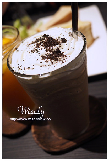 【食記】台北市。大安區：東區商圈@ChirleBrown查理布朗製菓(復興店)／C.C.KISS咖啡午茶，特色雪糕餐與下午茶～捷運忠孝復興站美食