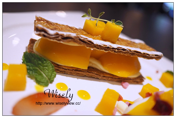 【食記】台北市。大安區：東區商圈@ChirleBrown查理布朗製菓(復興店)／C.C.KISS咖啡午茶，特色雪糕餐與下午茶～捷運忠孝復興站美食