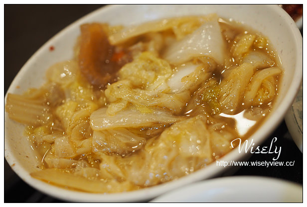 新北三重區。蓮霧滷肉飯︱在地美味魯肉飯名店之一，捷運菜寮站美食