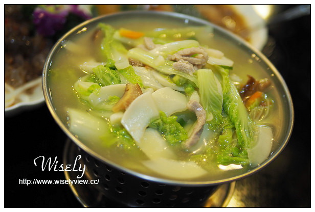 【食記】台北市。中山區：炫庄桶仔雞海產＠長安東路熱炒街，清淡口味~捷運松江南京站美食
