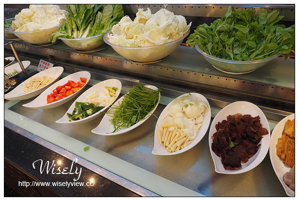 【食記】新北市。永和區：犇鱻涮涮鍋(永和店)＠吃到飽制鄰近永福橋且菜色多，捷運永安市場站美食