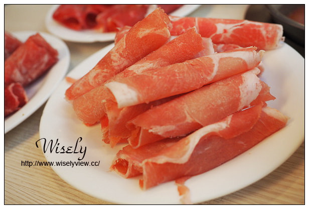 【食記】新北市。永和區：犇鱻涮涮鍋(永和店)＠吃到飽制鄰近永福橋且菜色多，捷運永安市場站美食