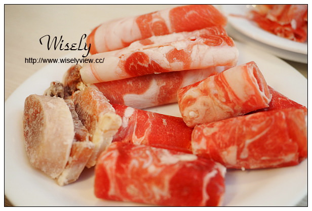 【食記】新北市。永和區：犇鱻涮涮鍋(永和店)＠吃到飽制鄰近永福橋且菜色多，捷運永安市場站美食