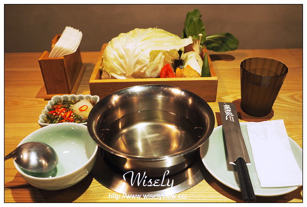 【食記】台北市。松山區：冷藏肉專門鍋無敵NabeMuteki@市民大道微風廣場對面，捷運忠孝復興站美食