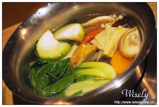 【食記】台北市。松山區：冷藏肉專門鍋無敵NabeMuteki@市民大道微風廣場對面，捷運忠孝復興站美食