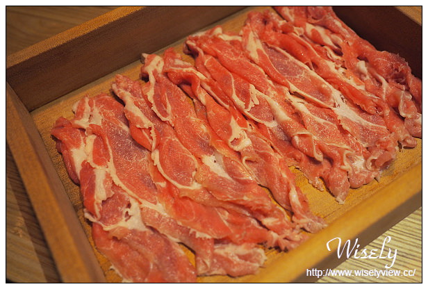 【食記】台北市。松山區：冷藏肉專門鍋無敵NabeMuteki@市民大道微風廣場對面，捷運忠孝復興站美食