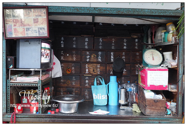 台北大同。迪化街古早味蚵嗲︱鐵皮菜市場裡的古早味，選用布袋鮮蚵現做～捷運北門站美食 x 大稻埕美食 x 迪化街美食