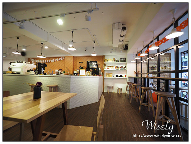 【食記】台北市。松山區:FIX coffee & some more @位於台視後巷裡,簡單明亮歐風咖啡店~捷運忠孝敦化站美食 【食記】台北市。松山區:FIX coffee & some more @位於台視後巷裡,簡單明亮歐風咖啡店~捷運忠孝敦化站美食