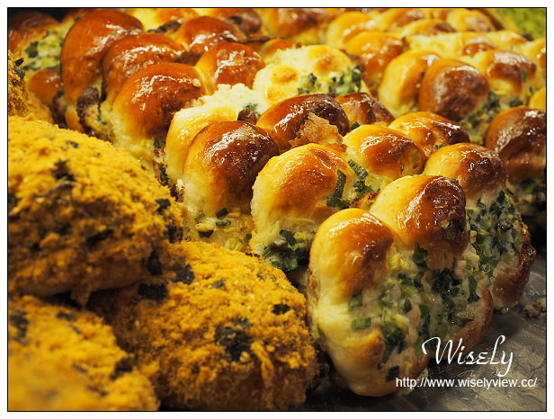 新莊 里洋烘培坊︱在地知名麵包甜點店，帕瑪森乳酪蛋糕、堅果塔&奶酪品嚐分享