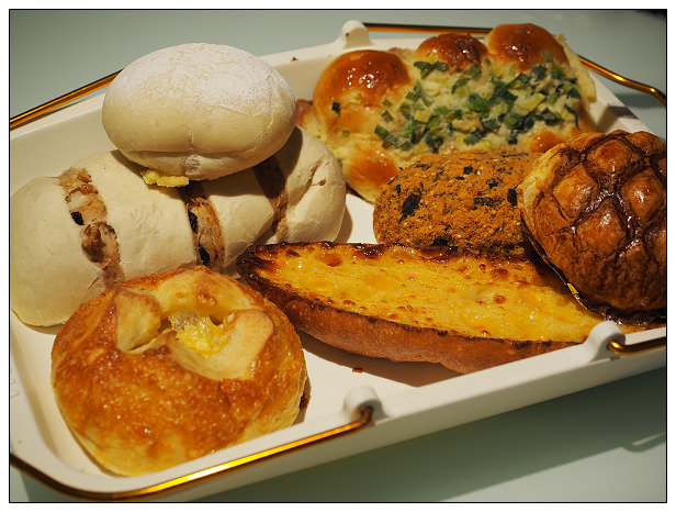 新莊 里洋烘培坊︱在地知名麵包甜點店，帕瑪森乳酪蛋糕、堅果塔&奶酪品嚐分享