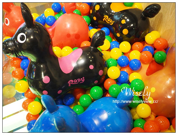 【食記】台北市。大安區：Caffè Rody主題餐廳＠全球唯一跳跳馬餐廳，捷運忠孝敦化站美食