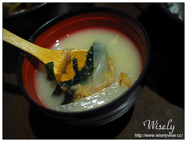 【食記】台北士林。捷運劍潭站：士林夜市＠直火人直火燒肉丼飯屋、泰瑪式Tai Tai mox