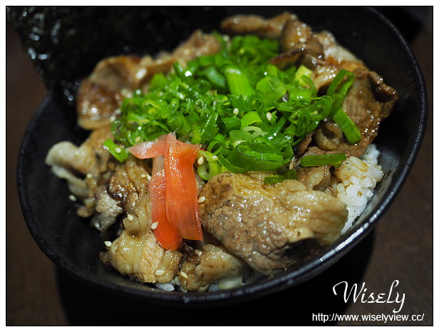 【食記】台北士林。捷運劍潭站：士林夜市＠直火人直火燒肉丼飯屋、泰瑪式Tai Tai mox