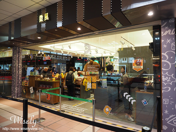 【遊記】台北火車站。北二門：LINE FRIENDS STORE微風北車店、湯瑪士小火車聖誕樹